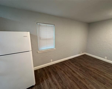 309 Murphy Road - Photo Thumbnail 10
