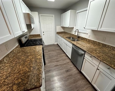 309 Murphy Road - Photo Thumbnail 5