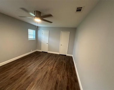 309 Murphy Road - Photo Thumbnail 2