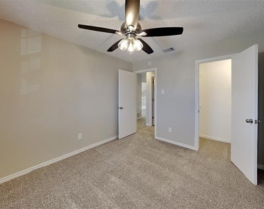 2104 Rose Cliff Lane - Photo Thumbnail 12