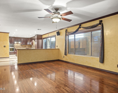 7775 N 52nd Drive - Photo Thumbnail 15