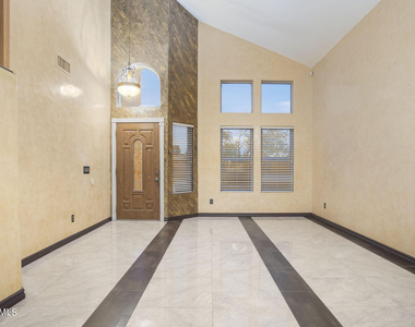 7775 N 52nd Drive - Photo Thumbnail 4