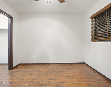 7775 N 52nd Drive - Photo Thumbnail 32