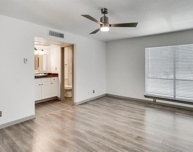 2800 Douglas Avenue - Photo Thumbnail 7