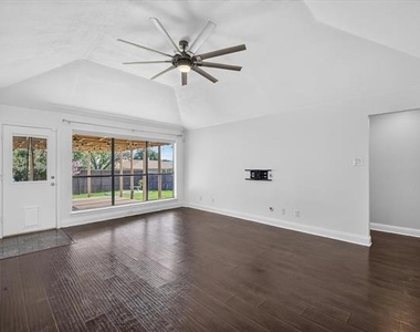 1521 Glenmore Drive - Photo Thumbnail 2