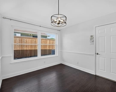 1521 Glenmore Drive - Photo Thumbnail 6