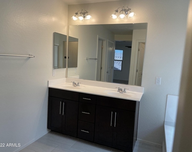 16623 W Culver Street - Photo Thumbnail 10