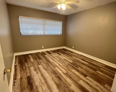 1340 Ne 28th Avenue - Photo Thumbnail 5