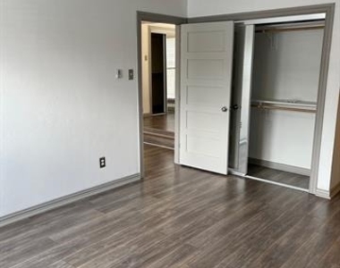 2800 Douglas Avenue - Photo Thumbnail 8