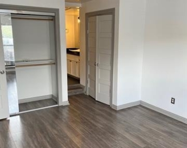 2800 Douglas Avenue - Photo Thumbnail 9