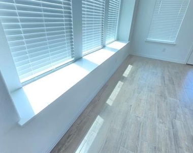 2513 Birchcrest Drive - Photo Thumbnail 10