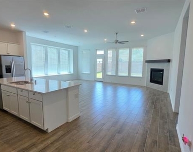 2513 Birchcrest Drive - Photo Thumbnail 16