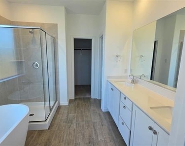 2513 Birchcrest Drive - Photo Thumbnail 8