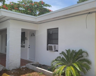 2101 Se 4th Avenue - Photo Thumbnail 2