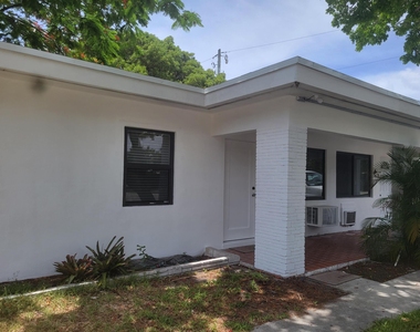 2101 Se 4th Avenue - Photo Thumbnail 1