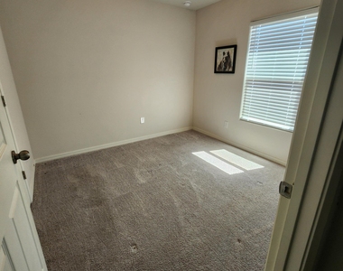 70 Cottonwood Lane - Photo Thumbnail 7