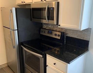 2800 Douglas Avenue - Photo Thumbnail 5