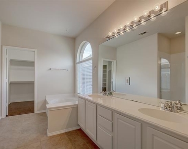 2609 Monroe Drive - Photo Thumbnail 19