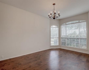 2609 Monroe Drive - Photo Thumbnail 3