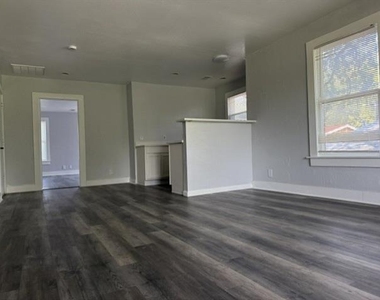 716 Blaylock Drive - Photo Thumbnail 7