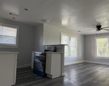 716 Blaylock Drive - Photo Thumbnail 6