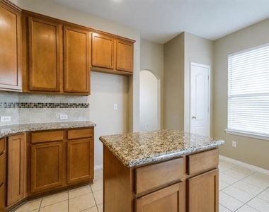 516 Hawken Drive - Photo Thumbnail 7