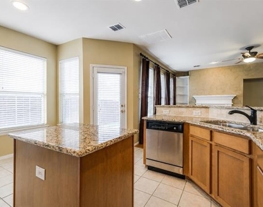 516 Hawken Drive - Photo Thumbnail 4