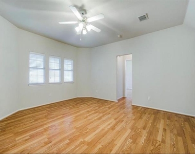 516 Hawken Drive - Photo Thumbnail 16