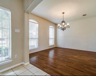 516 Hawken Drive - Photo Thumbnail 8