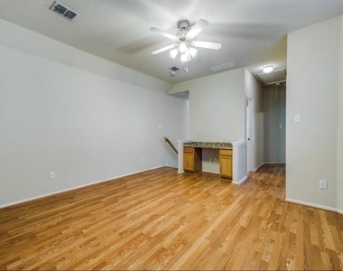 516 Hawken Drive - Photo Thumbnail 14