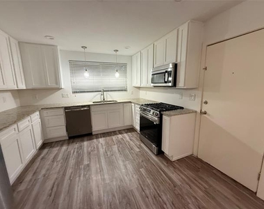 3508 Foxcroft Street - Photo Thumbnail 6