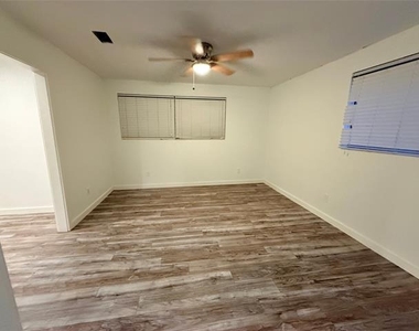 3508 Foxcroft Street - Photo Thumbnail 3