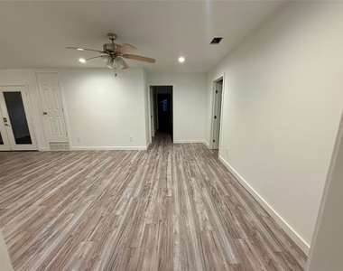 3508 Foxcroft Street - Photo Thumbnail 2