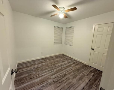 3508 Foxcroft Street - Photo Thumbnail 8