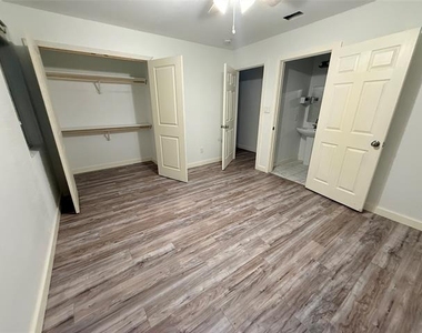 3508 Foxcroft Street - Photo Thumbnail 10