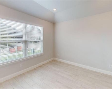 221 Santa Lucia Drive - Photo Thumbnail 8