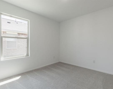 1516 Vattier Street - Photo Thumbnail 6