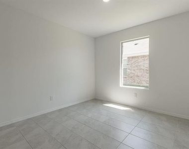 1516 Vattier Street - Photo Thumbnail 12