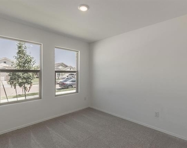 1516 Vattier Street - Photo Thumbnail 4
