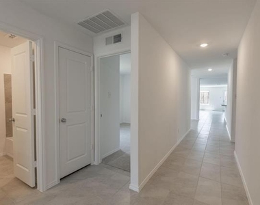 1516 Vattier Street - Photo Thumbnail 5