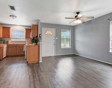 1418 Mulkey Street - Photo Thumbnail 6