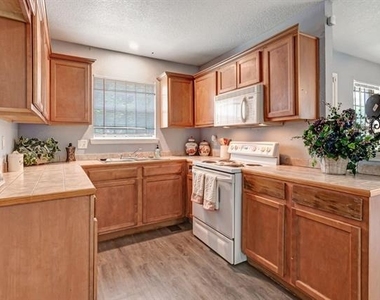 1418 Mulkey Street - Photo Thumbnail 9