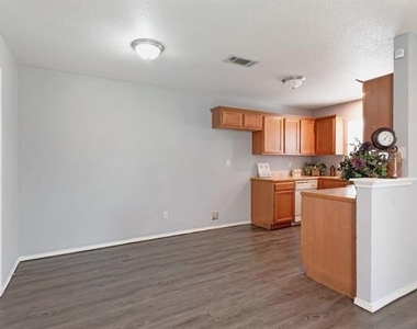 1418 Mulkey Street - Photo Thumbnail 7