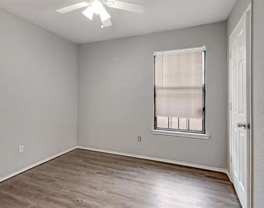 1418 Mulkey Street - Photo Thumbnail 11