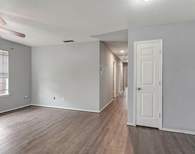 1418 Mulkey Street - Photo Thumbnail 10