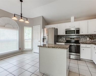 704 Fleming Street - Photo Thumbnail 3