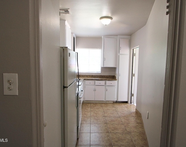 2925 N 19th Avenue - Photo Thumbnail 3