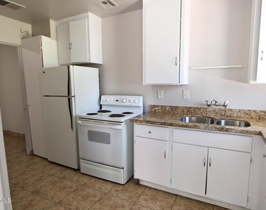 2925 N 19th Avenue - Photo Thumbnail 4