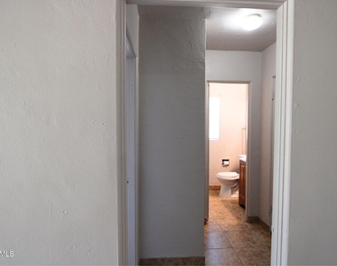 2925 N 19th Avenue - Photo Thumbnail 2