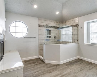 2204 Winslow Court - Photo Thumbnail 14